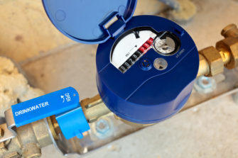 een-nederlandse-watermeter-en-drinkwaterkraan